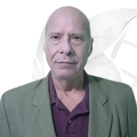 Dr. David León